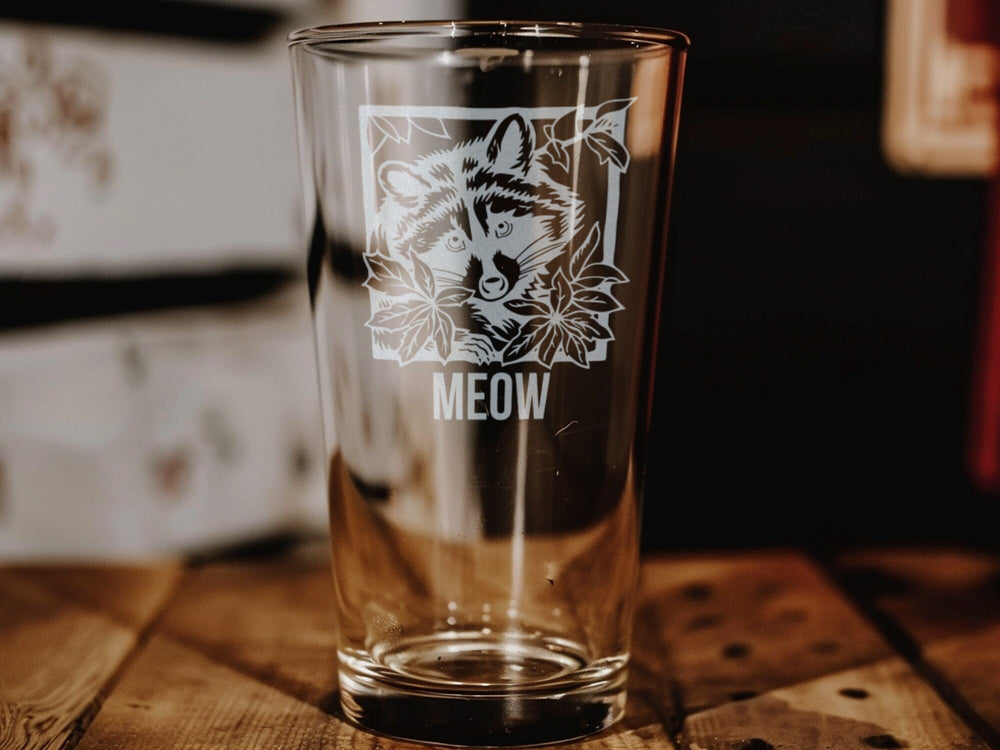 Raccoon Pint Glass, Peeking Raccoon, Leaf Design, Beer Lover Gift, Unique Barware