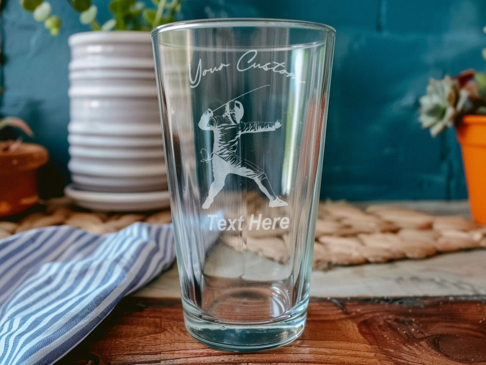 Fencing Sport Fans Pint Glass: Gift Ideas, Home Decor, Sports Merchandise, Drinking Glasses, Collectibles