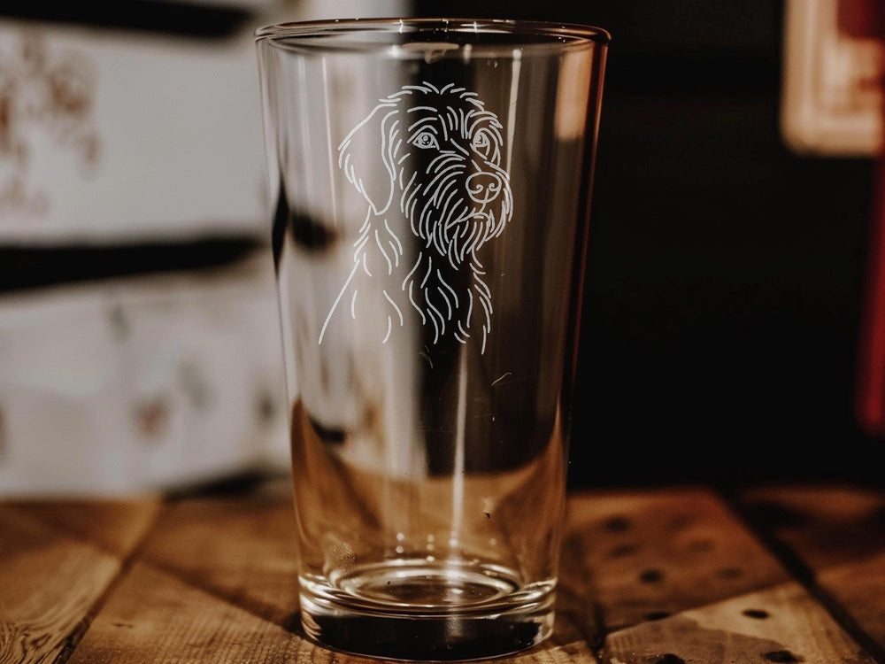Pudelpointer Dog Pint Glass: Engraved Barware Gift for Dog Lovers
