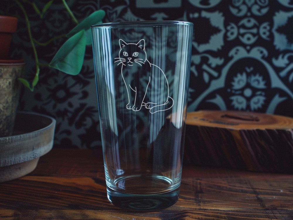 Georgian Cat Pint Glass: Elegant Feline Drinkware