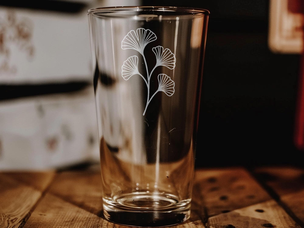 Ginkgo Leaf Pint Glass: Nature-Inspired Beer Drinkware
