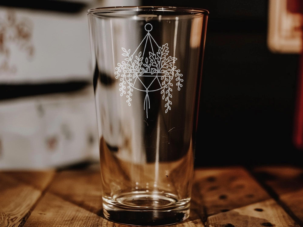 Botanical Garden Pint Glass: Laser Engraved Lush Foliage Design