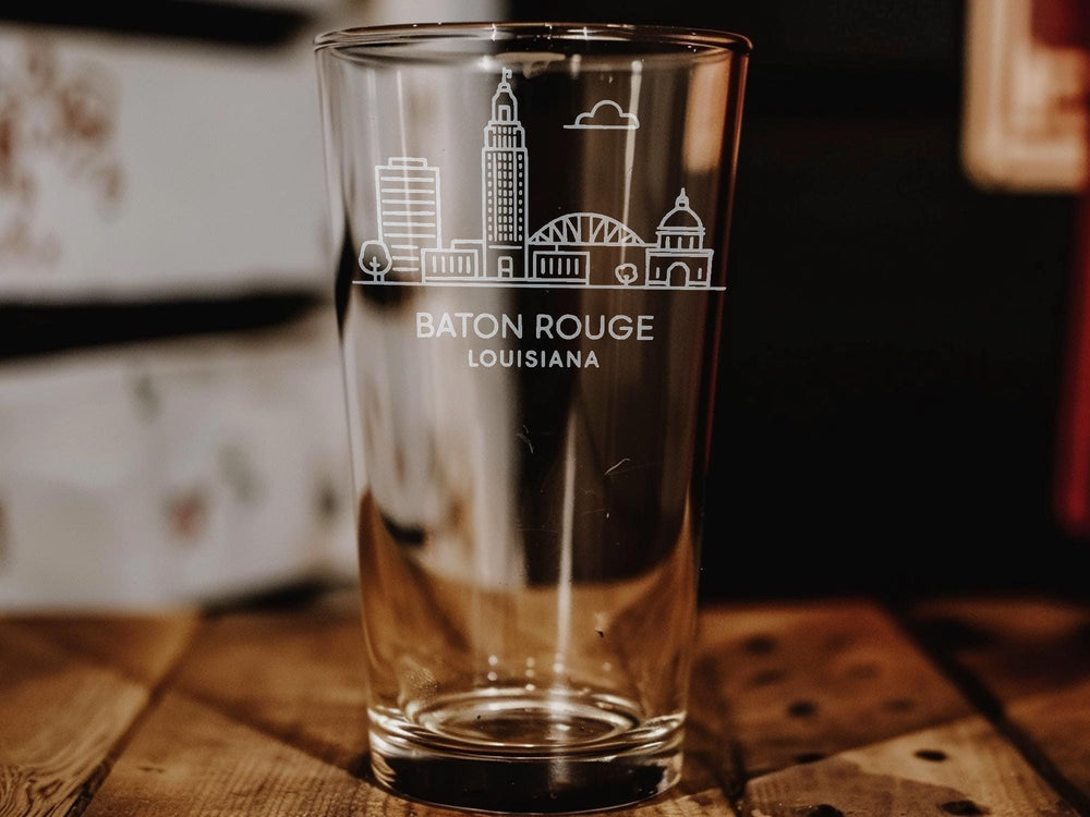 Baton Rouge Louisiana Skyline Pint Glass – City Landmarks and Southern Charm Souvenir Glassware