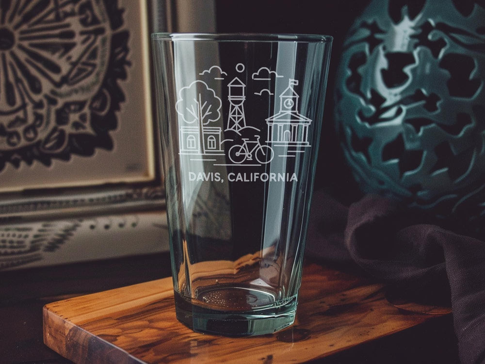 Davis California Pint Glass – City Landmarks, Bicycles, and College Town Scene Drinkware