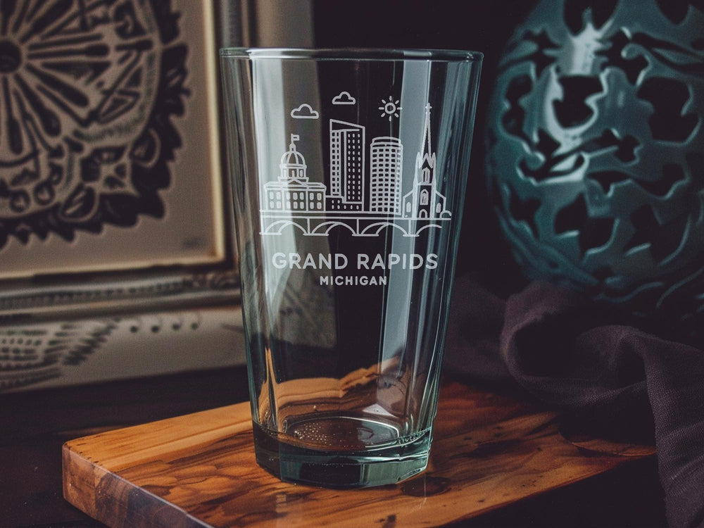 Grand Rapids Michigan Pint Glass – Skyline, Landmarks, and Cityscape Souvenir Beer Glass for Michigan Lovers