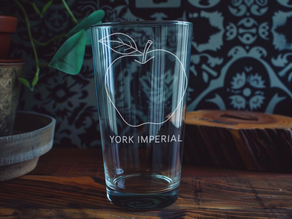 York Imperial Apple Pint Glass – Crisp Clean Design Featuring Iconic Apple Variety on Sturdy Glassware