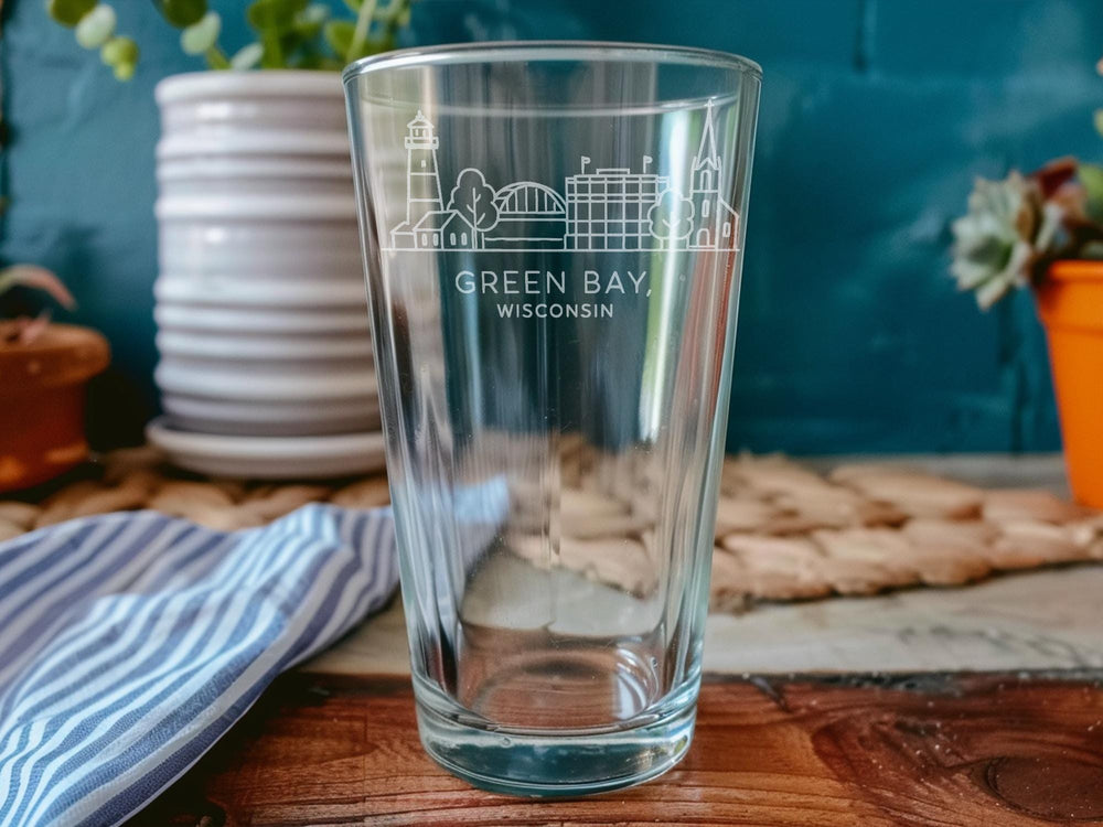 Green Bay Wisconsin Pint Glass Featuring City Skyline, Landmarks, and Local Icons