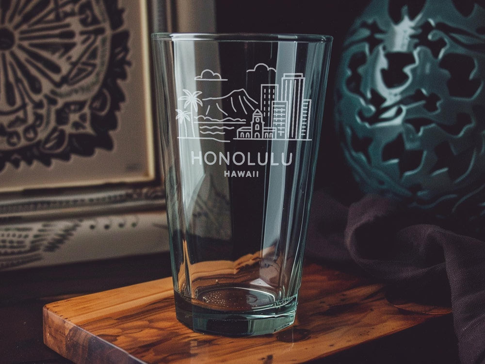Honolulu Hawaii Pint Glass with Island Map, Palm Trees, and Ocean Scene – Tropical Hawaii Souvenir Glassware
