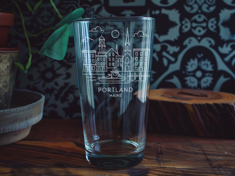 Portland Maine Pint Glass – Featuring Iconic Lighthouses, Waterfront Skyline, and Local Landmarks