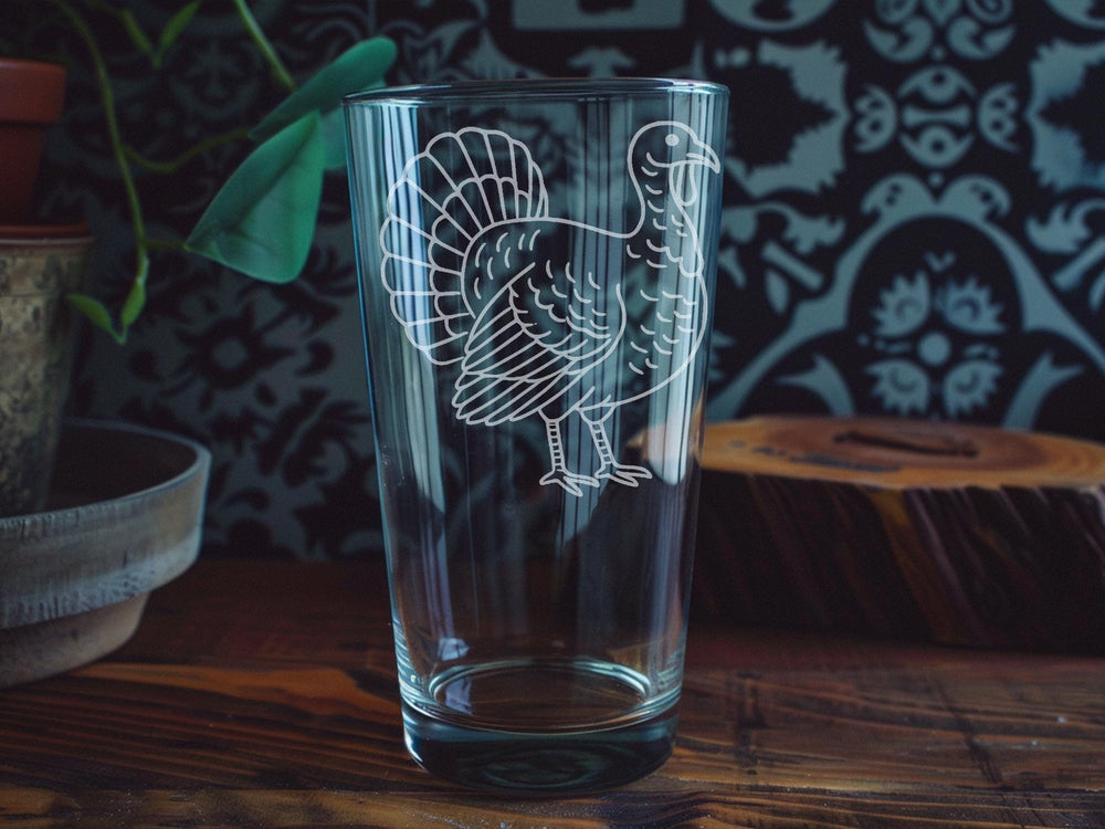 White Holland Turkey Pint Glass – Farmhouse Turkey Drinkware – Heritage Breed Turkey Glass – Rustic Poultry Barware Gift
