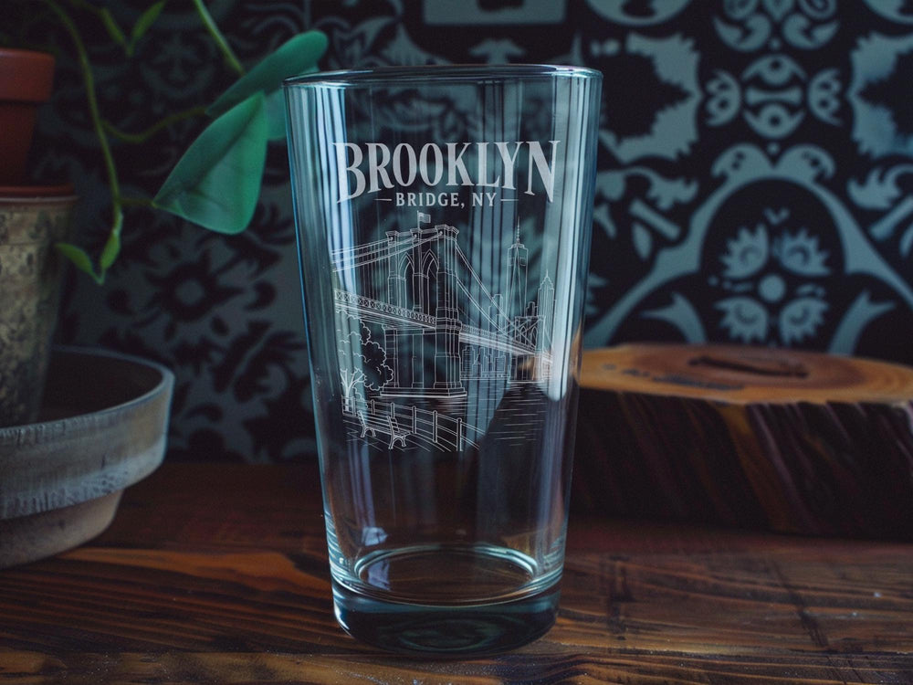 Brooklyn Bridge New York Pint Glass, NYC Landmark Skyline Souvenir Barware, Brooklyn NY Travel Gift Drinking Glass