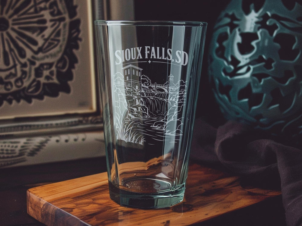 Sioux Falls SD Pint Glass, South Dakota Souvenir Drinkware, Sioux Falls City Skyline Tumbler, Travel Gift Bar Glass