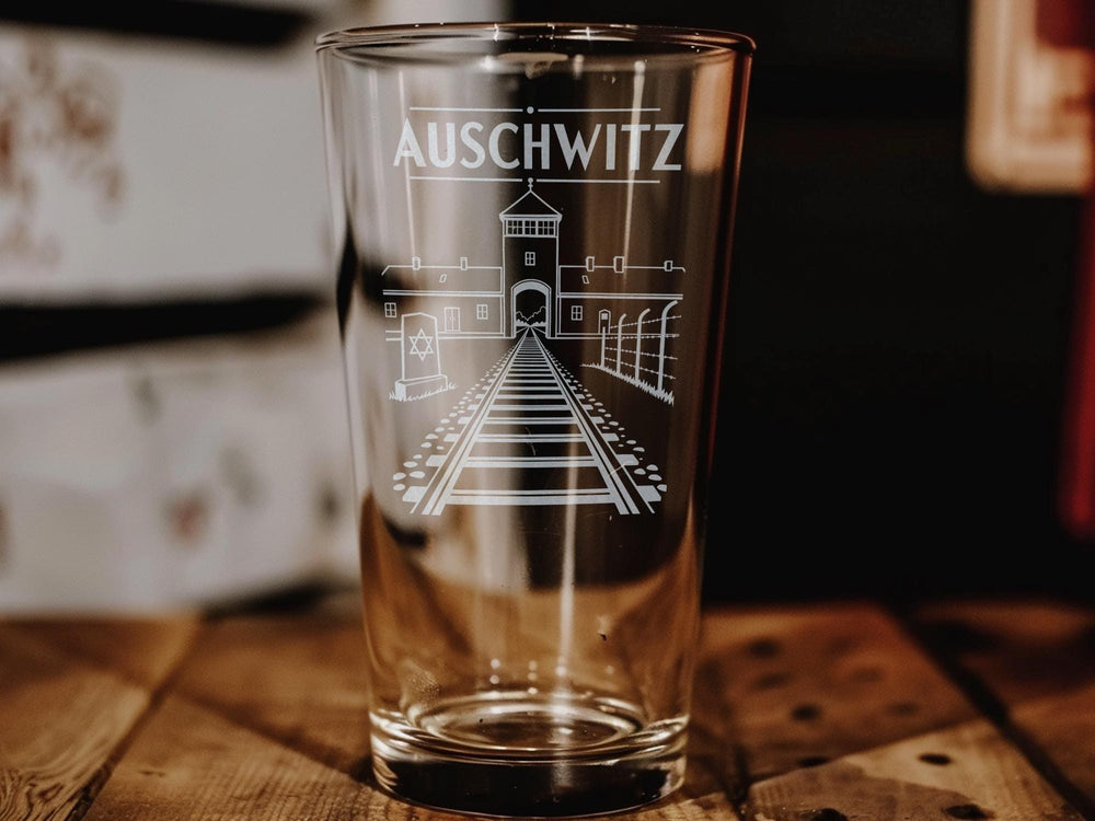 World War II Holocaust Memorial Auschwitz Concentration Camp Gate “Arbeit Macht Frei” Pint Glass Gift