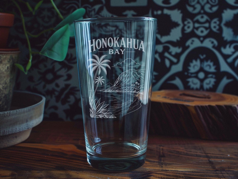 Honokahua Bay Pint Glass, Maui Hawaii Coastal Cove Souvenir Drinkware, Tropical Beach Ocean Scenic Bar Glass