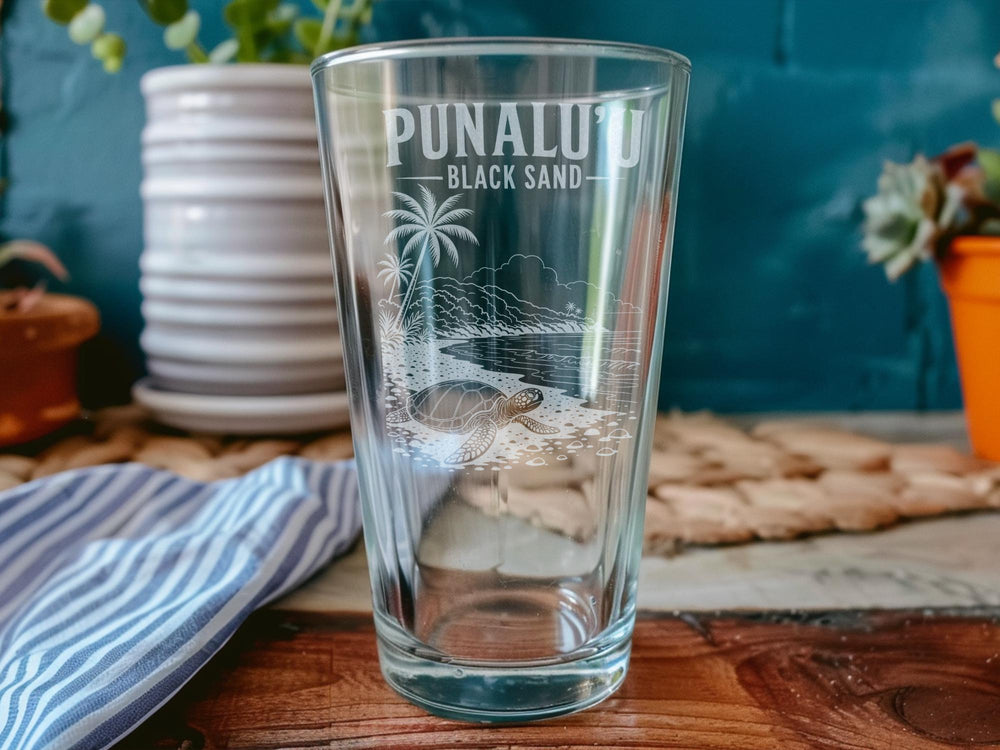 Punaluʻu Black Sand Beach Pint Glass, Hawaii Coastal Souvenir Drinkware, Sea Turtle Beach Scene Beer Glass