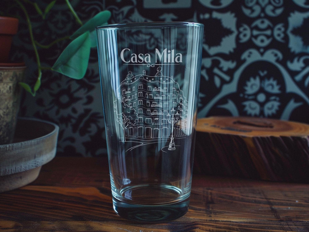 Casa Milà La Pedrera Barcelona Pint Glass, Gaudí Landmark Architecture Souvenir Beer Glass Gift