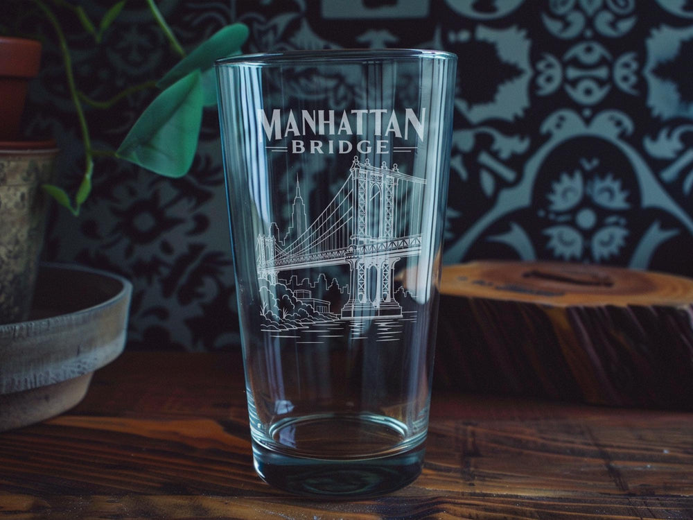 Manhattan Bridge Pint Glass, New York City Landmark Skyline Drinkware, NYC Travel Souvenir Beer Glass, Brooklyn Bridge View Gift