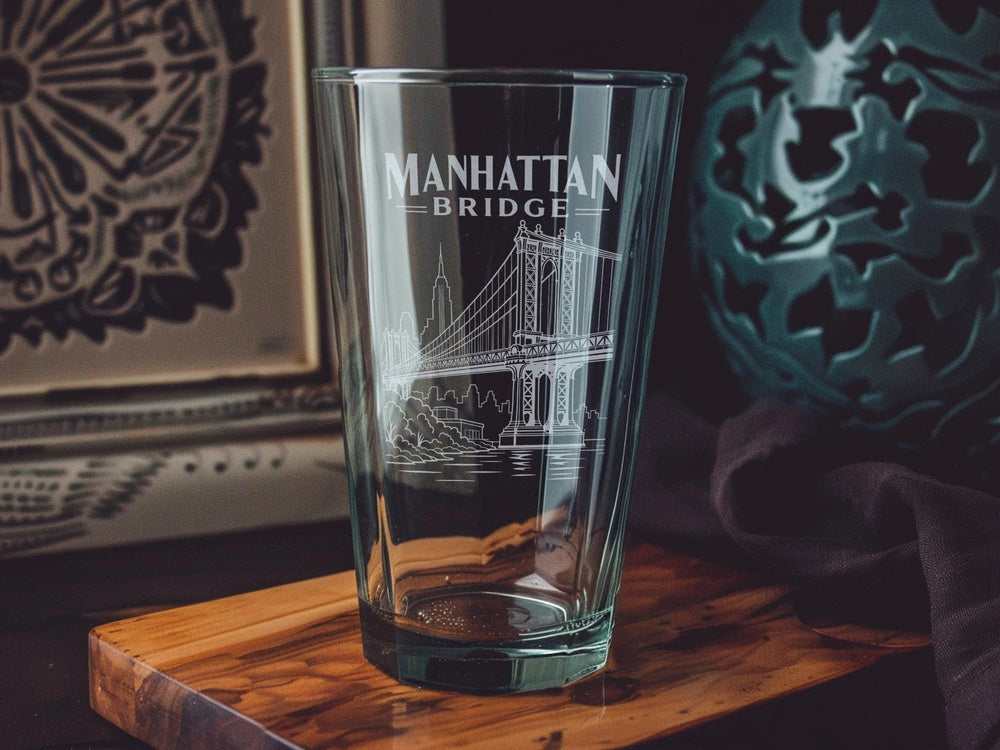 Manhattan Bridge Pint Glass, New York City Landmark Skyline Drinkware, NYC Travel Souvenir Beer Glass, Brooklyn Bridge View Gift