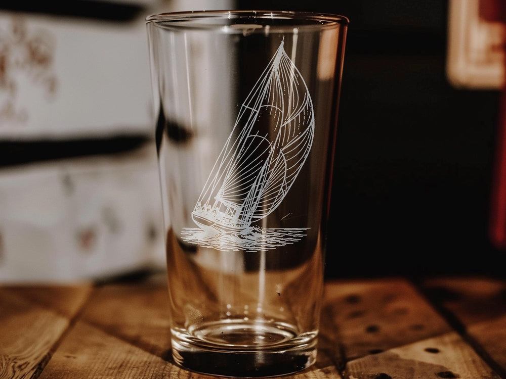 Sailboat Racing Regatta Pint Glass with Billowing Sails – Nautical Sailing Scene Glassware Gift