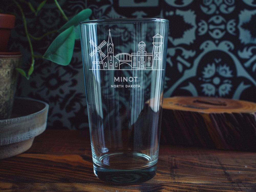 Minot North Dakota Pint Glass – City Skyline, Landmarks, and Local Icons Souvenir Drinkware Gift