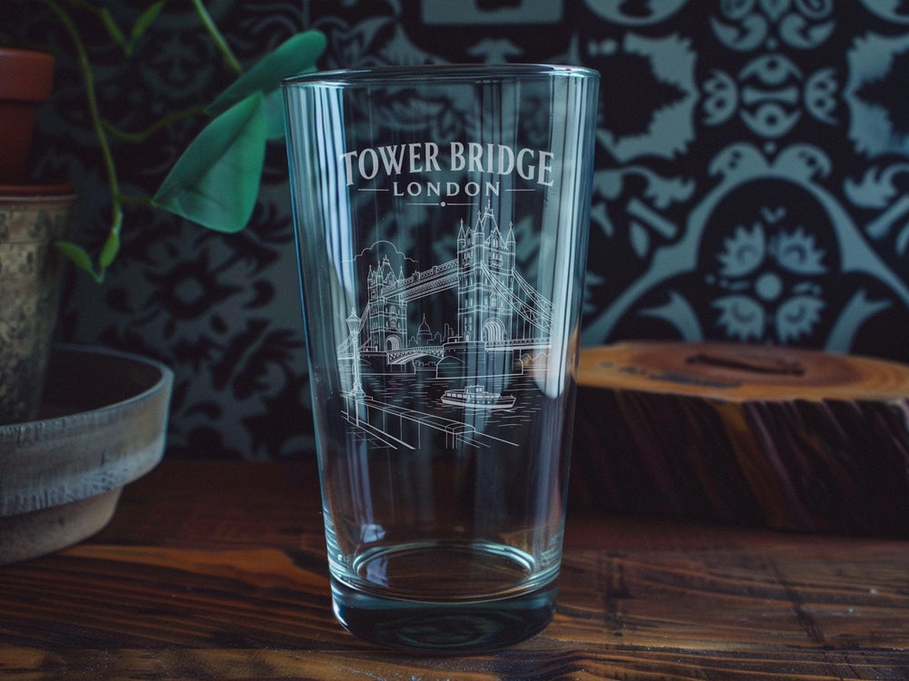 Tower Bridge London Pint Glass, London Landmark Beer Glass, UK Travel Souvenir Glass, British Icon Pub Glass, Thames River Bridge Gift