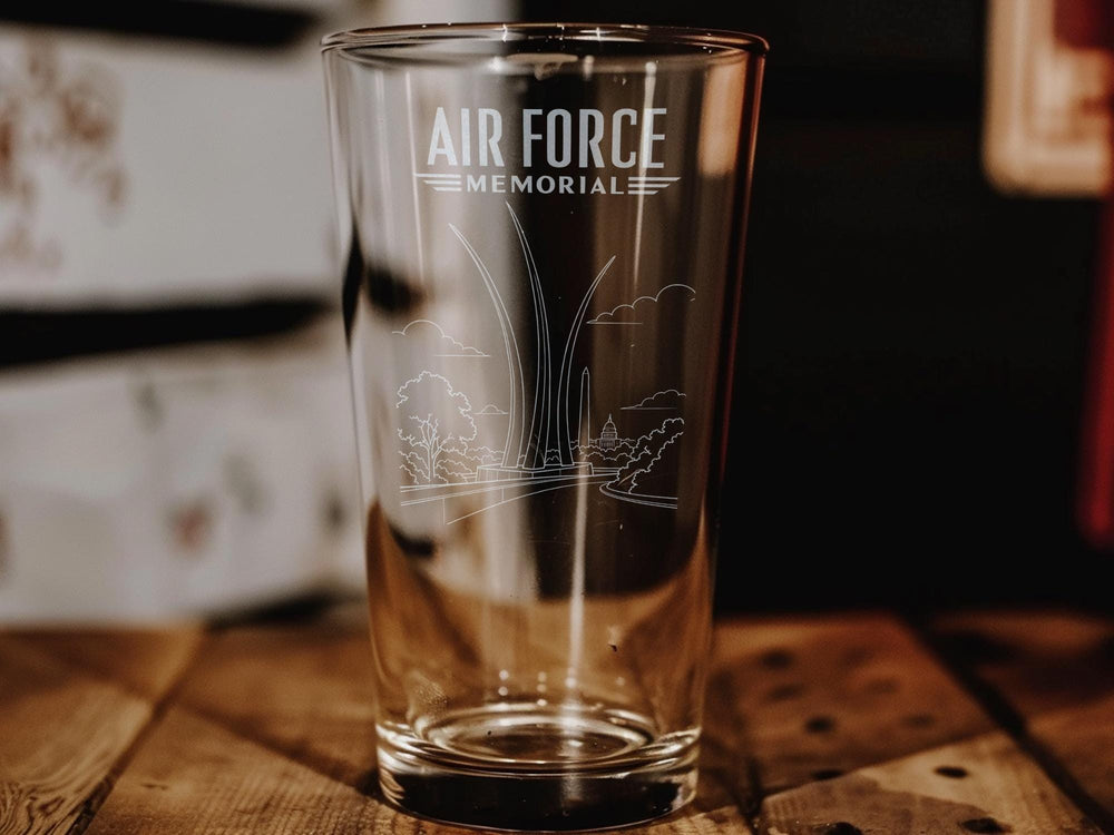 Air Force Memorial Pint Glass, US Air Force Tribute Drinking Glass, Military Aviation Memorial Gift, Veteran Appreciation Glassware