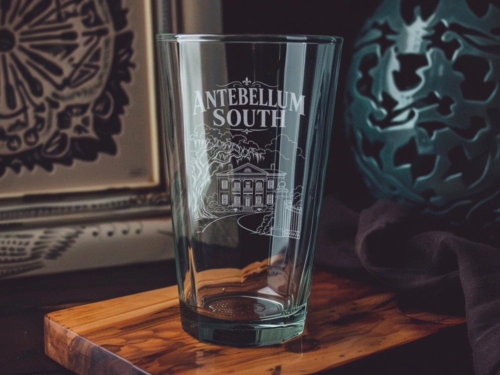 Antebellum South Pint Glass, Southern Plantation House and Oak Tree Scene, Historic Southern Heritage Drinkware